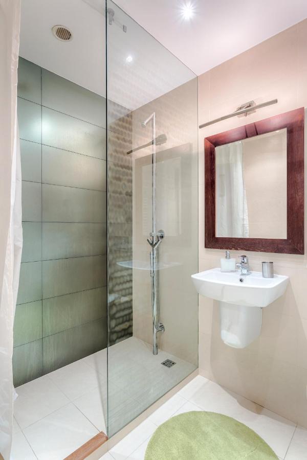 Tyzenhauz Apartments Krowoderska Street Krakow Ngoại thất bức ảnh