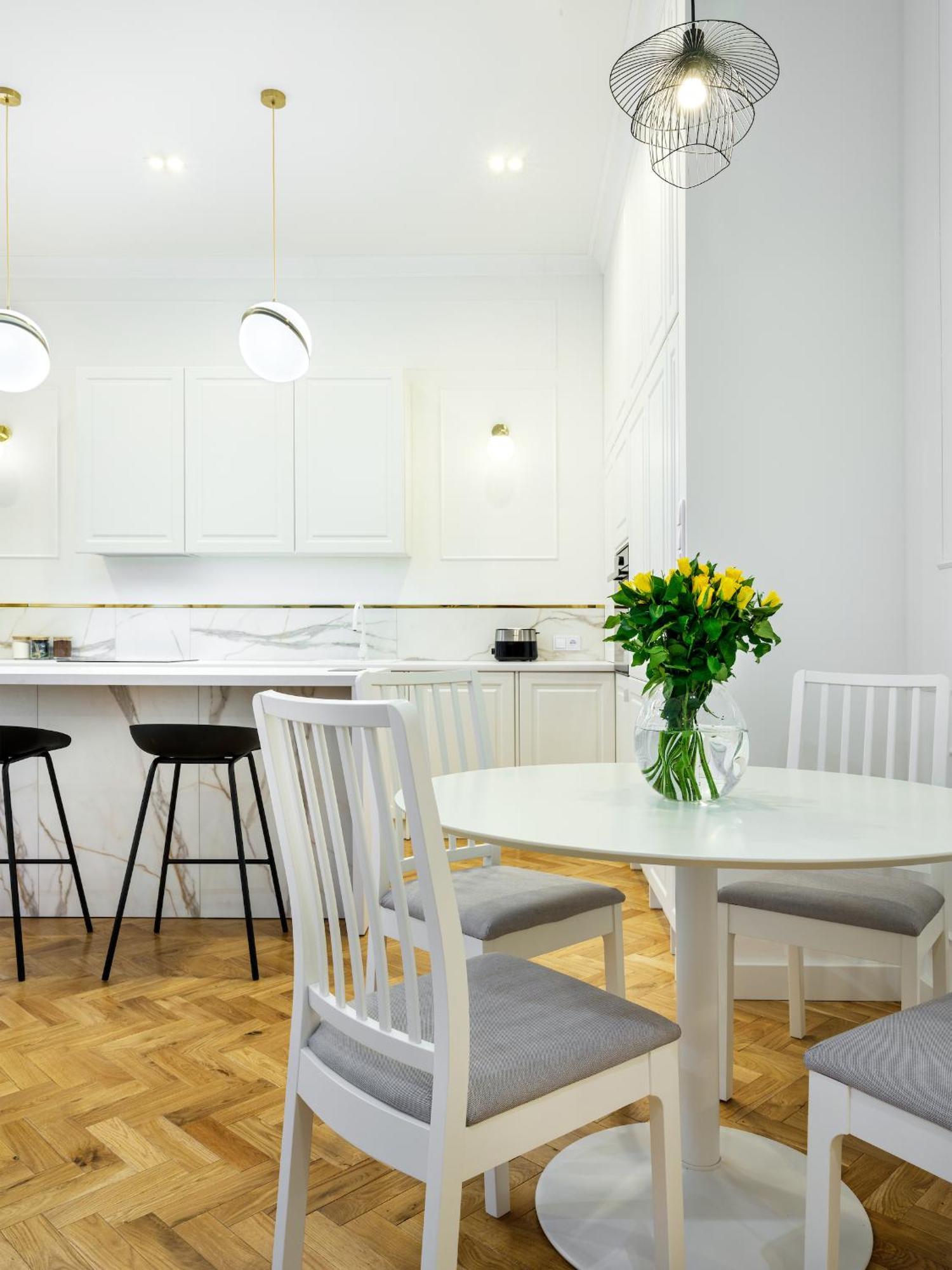 Tyzenhauz Apartments Krowoderska Street Krakow Ngoại thất bức ảnh
