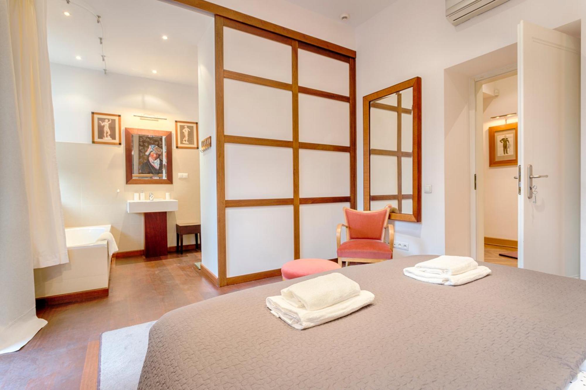 Tyzenhauz Apartments Krowoderska Street Krakow Ngoại thất bức ảnh